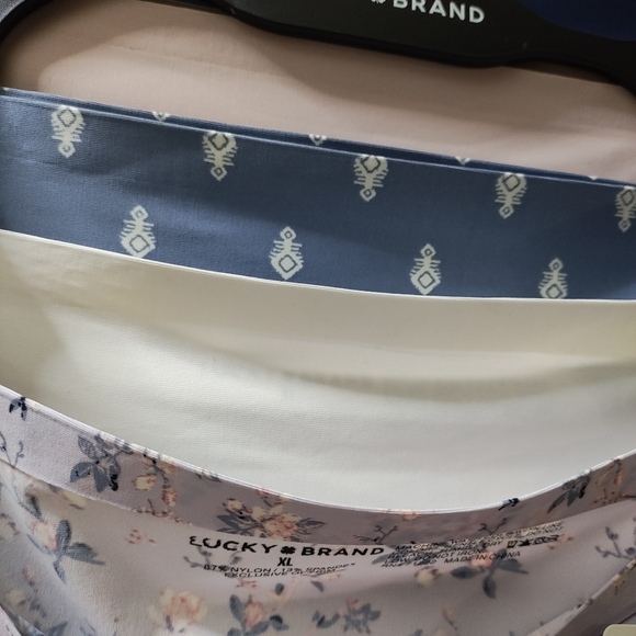 Lucky Brand Thongs Panties Women's XL Floral Blue Pink 5pc Seamless - Picture 4 of 8